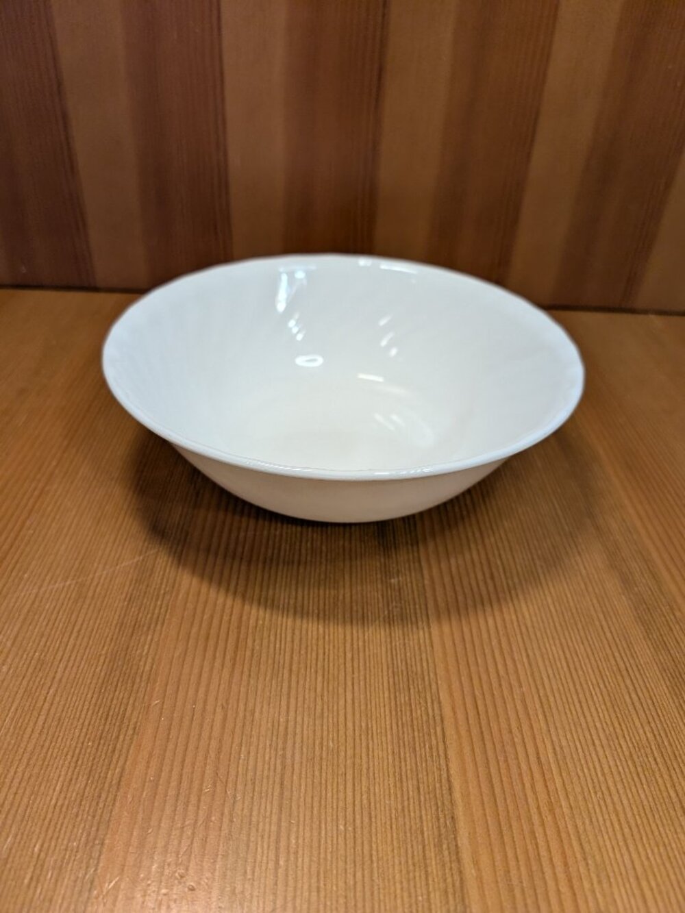 Corelle ENHANCEMENTS WHITE SWIRL Pattern 8 1/2" Serving Bowl 8.5 in VGUC